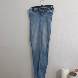 Hollister Mid-Rise Super Skinny Jeans. Size 1L.
